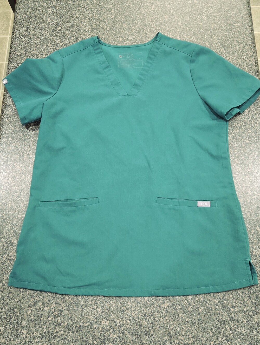 FIGS Casma Scrub Top Small Hunter Green Three Pocket